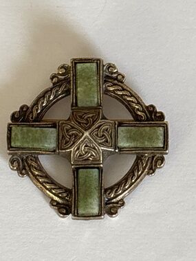 Vintage 80’s Miracle Celtic Cross Brooch Pendant Crafted Gold Tone Stone Inlay